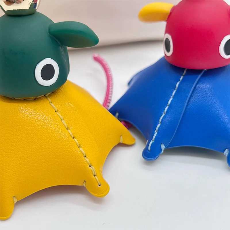 Luxury Brand Womens Bag Pendant Designer Cute Elf Bag Accessories Simple Versatile Gifts Pendant New Bestsell Couple Keychains J251121