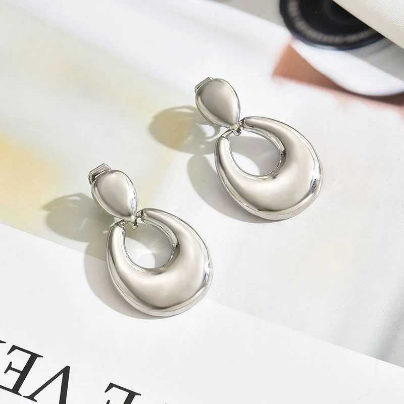 Vintage Golden Smooth Teardrop Clip on Earrings for Women Metal Thick Geometric Non Pierced Drop Earring Statement Party Jewelry J251021