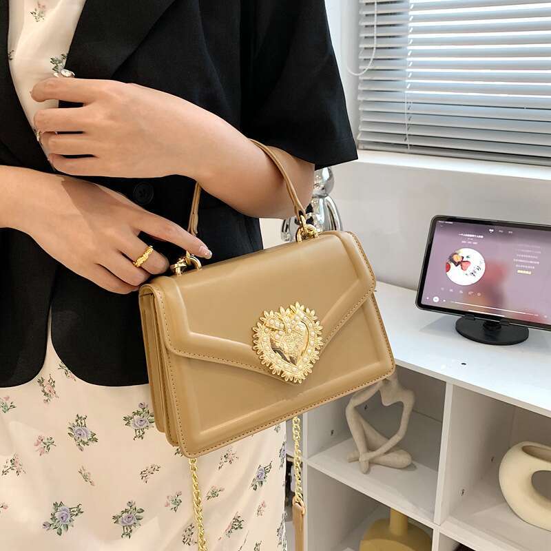 Hot Selling Women's New Fashion Handbag Exquisite Senior Solid Color Shoulder Chain High Quality Crossbody Bag Designer Bags Give away a free lab