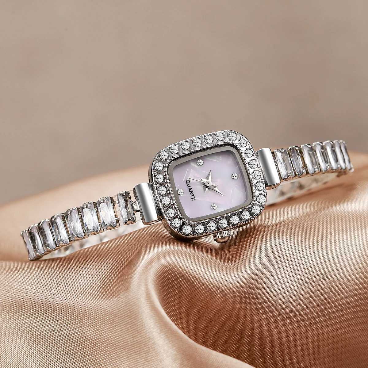 New Arrival Diamondencrusted Fashionable Small Dial Fine Str Dot Scale Womens Quartz for Christmas and Halloween GXJ251021