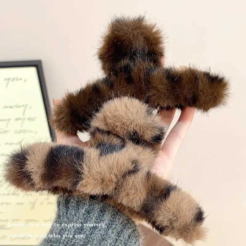 Top Grade Leopard Print Plush Hair Claw For Women Sweet Hair Ornament Hairpin Hair Clip Hairpin Winter Fashion Hair AccessoriesW254021