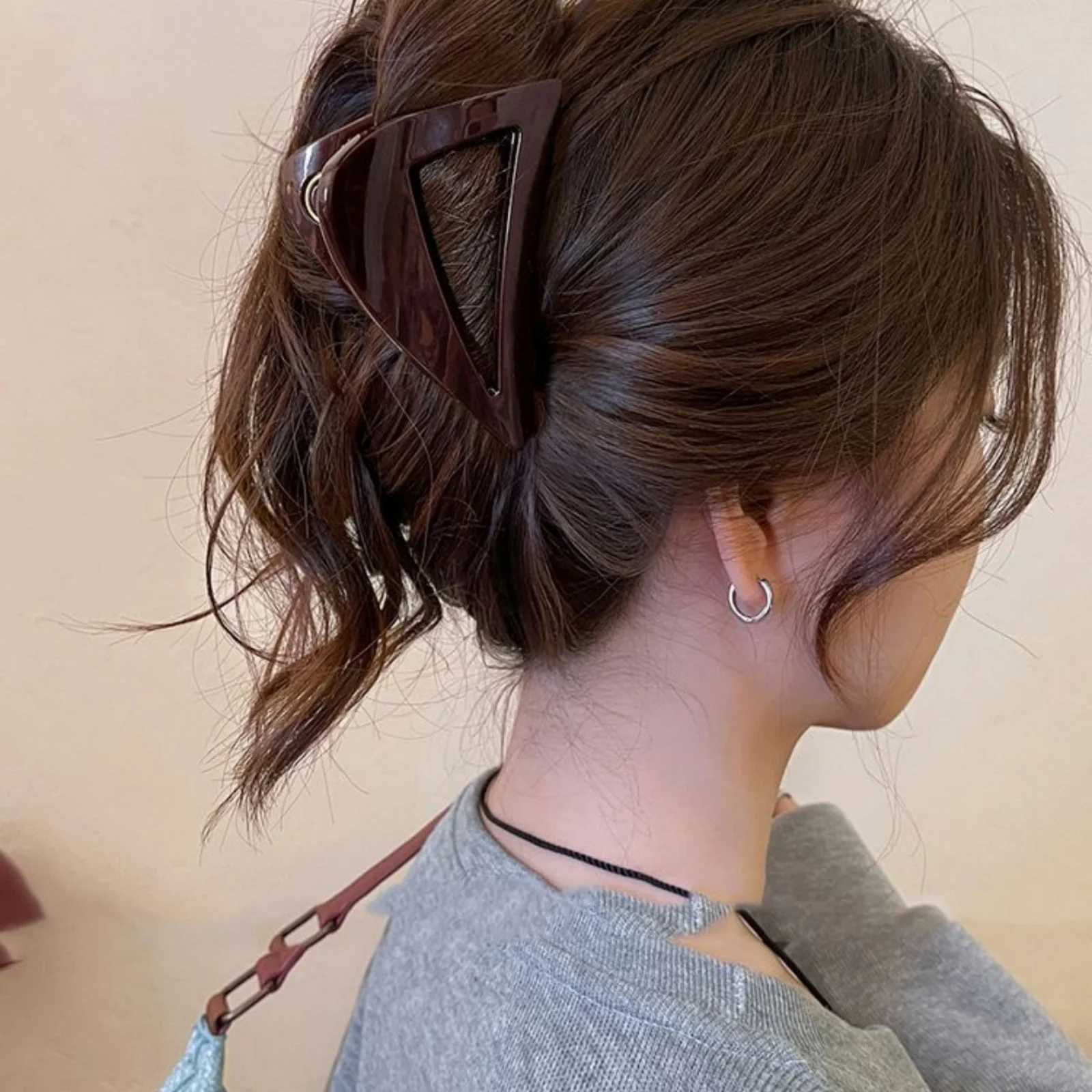 1PC Chocolate Brown Hair Clip Hair Scratcher Premium Shark Clip Back of Head Clip Hair AccessoryW254021