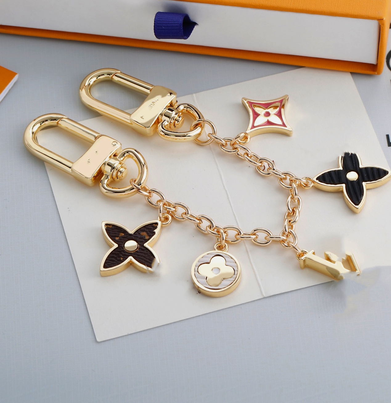 designer keychain luxury V letters charms women bag chain llavero Buckle jewelry bagchain Keyring flower charm fashion