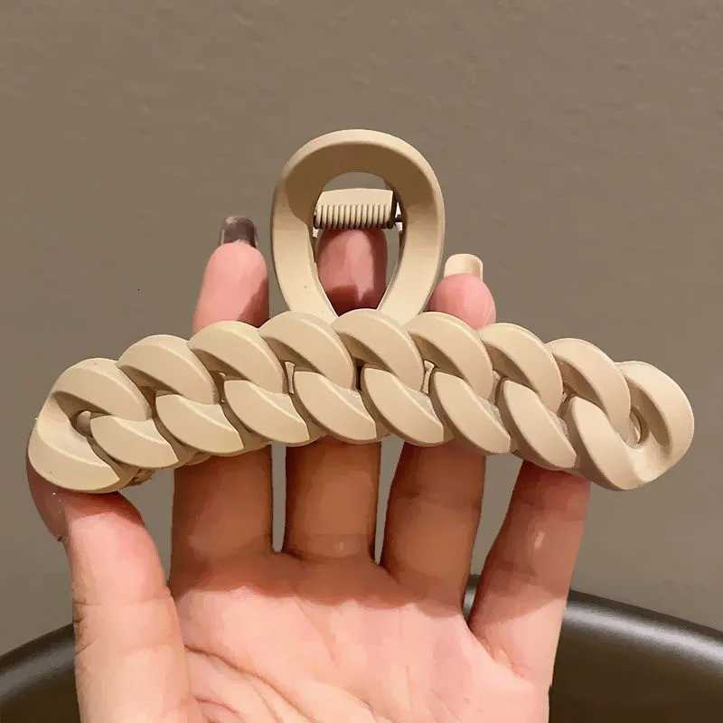 Fashion Braided Twist Hair Claw Women Black Color Crab Hair Clip Korean Elegant Geometric Hairpin Girl Hair AccessoriesW254021