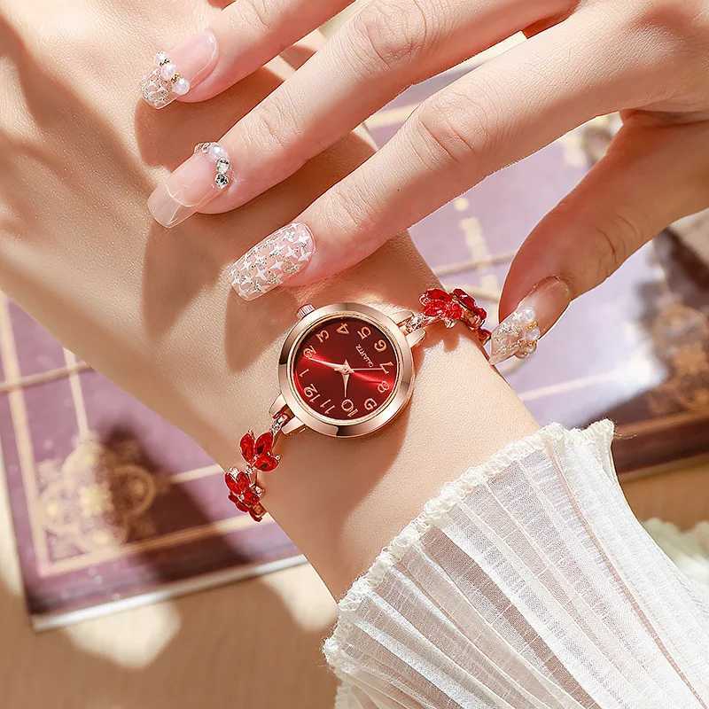 Elegant Women es Luxury Rhinestone Bracelet Quartz Reloj Mujer Girls Clock GiftWithout BoxXJ251021
