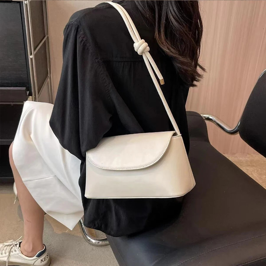 Lady Fashion Simple French oneshoulder Crossbody solid color fashion Underarm Pu Leather small square bag 251021