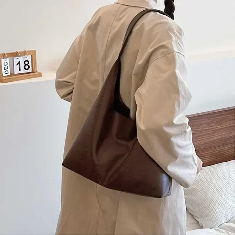 PU Soft Leather Tote Bag Lightweight Large Capacity Women Big Shoulder Bag Underarm Bag Hasp Closure Casual Style Commuting Bags 251021