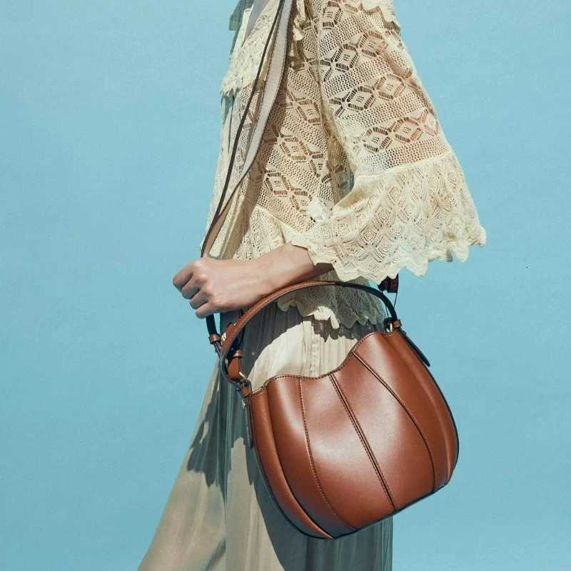 The New Simple and Fashionable Pumpkin Bucket Bag Designer Shoulder Bag Luxury Crossbody Bag Wallet and Movable PocketXJ251021
