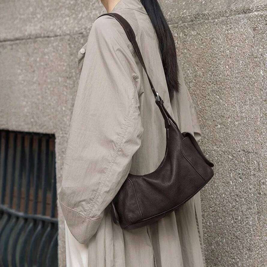 Toast-Shaped Casual Crossbody Shoulder Bag Commuting Tote For Women Soft, Spacious, Minimalist Vintage Style 251021