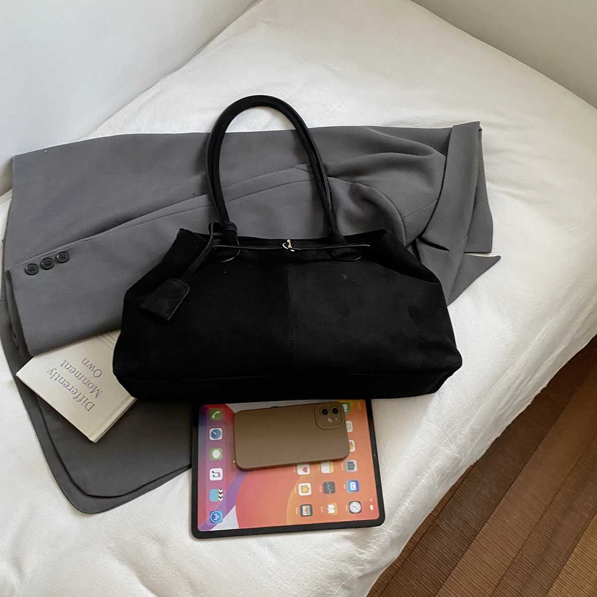 Leisure Solid Color Imitati Suede Wen Shoder Bag Butt Tab Deco Large Capacity Tote Bag for Outings Shopping Y251021