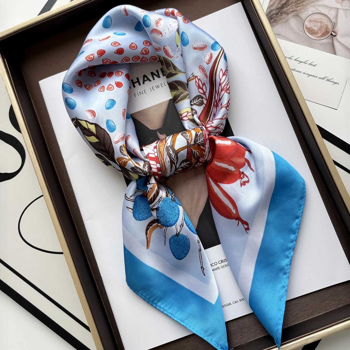 New Literary Fashionab Bandana Imitation Silk 7070cm Tpeent Square Scarves Wen SpringSummer Soft Satin ScarfW251021