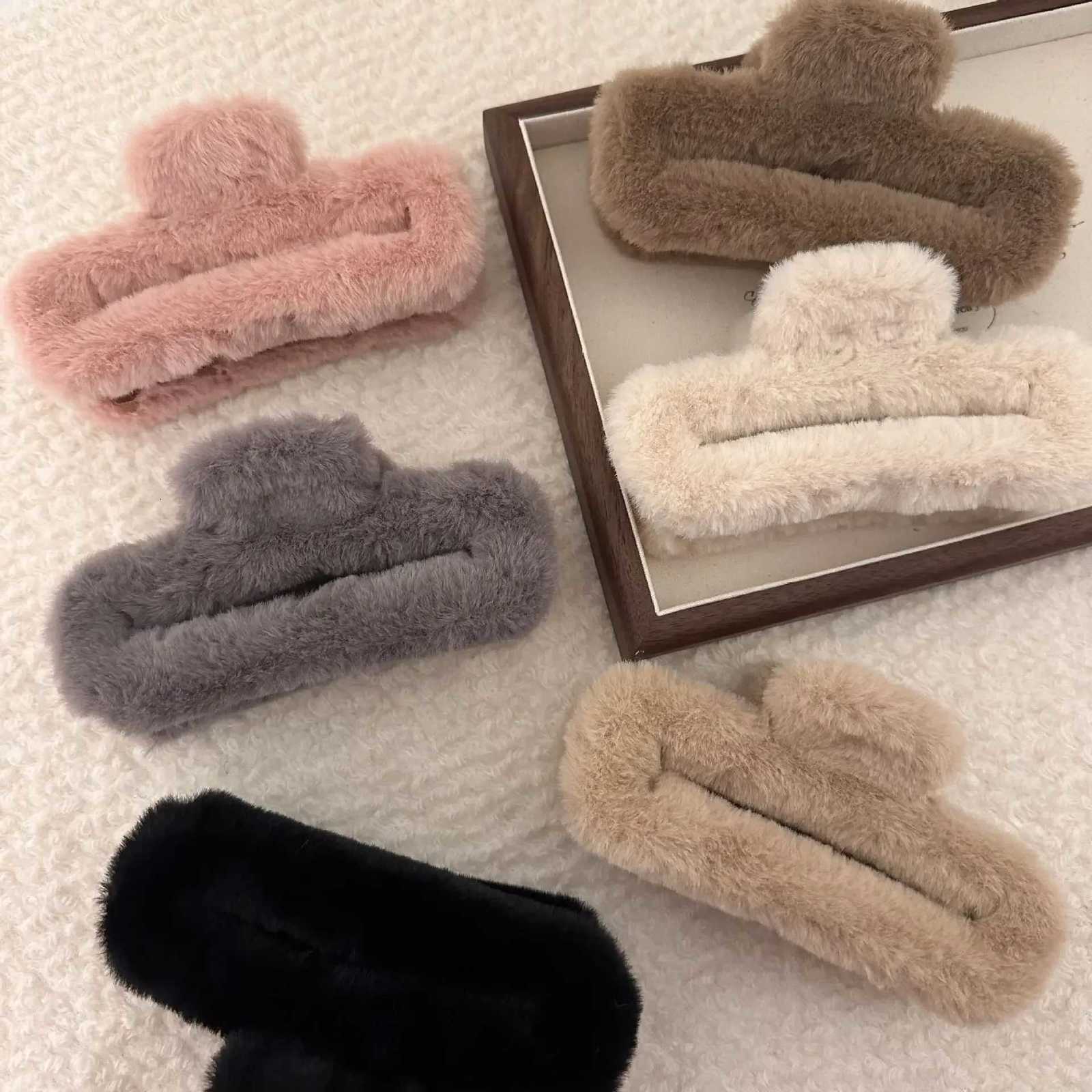 Winter Plush Square Hair Claw for Women Korean Elegant Acrylic Hairpins Faux Fur Hair Clip Pink Barrette Crab Hair AccessoriesW254021