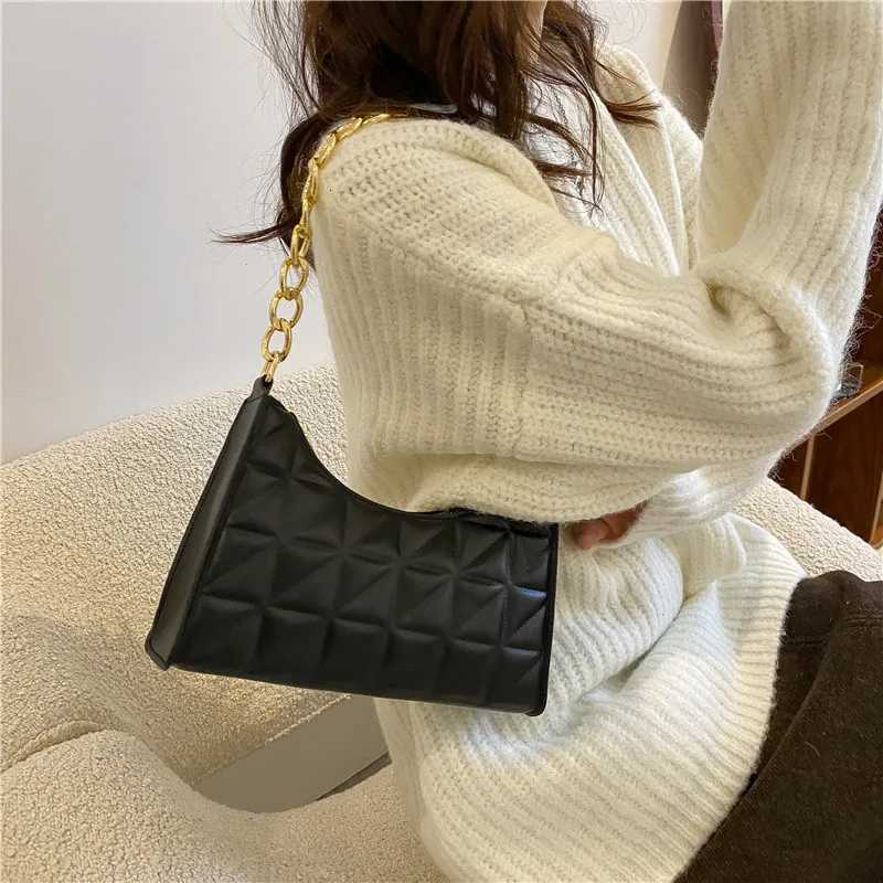 Womens Advanced Underarm Bag New Trend Allmatch Shoulder Hobo Bag Chain Handbag Female Fashion Plaid Shopping BagXJ251021