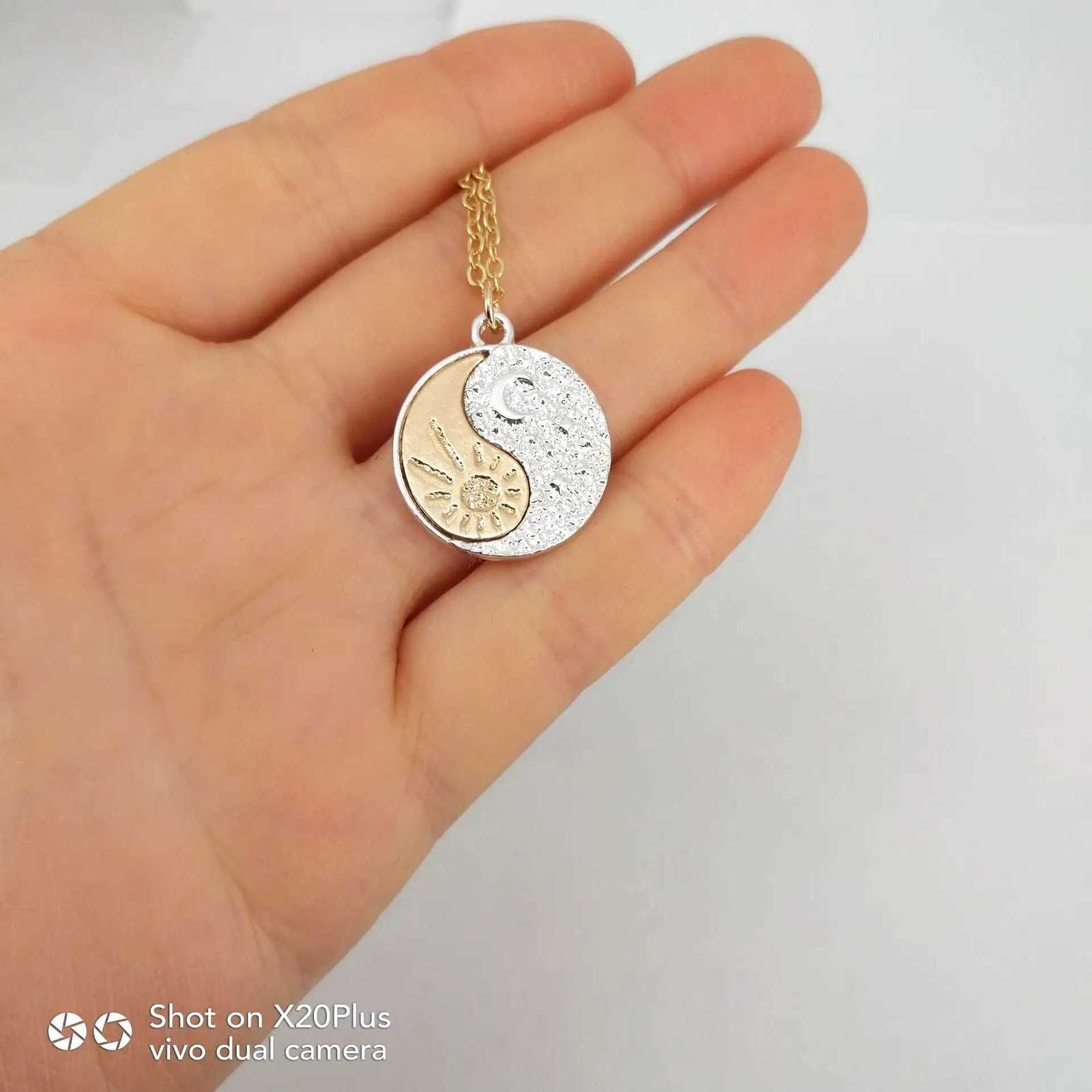 25mm*19mm New Pair Of Celestial Gold Sun And Silver Color Moon Necklaces Best Friends Gift For Friend Men Women XJ250717
