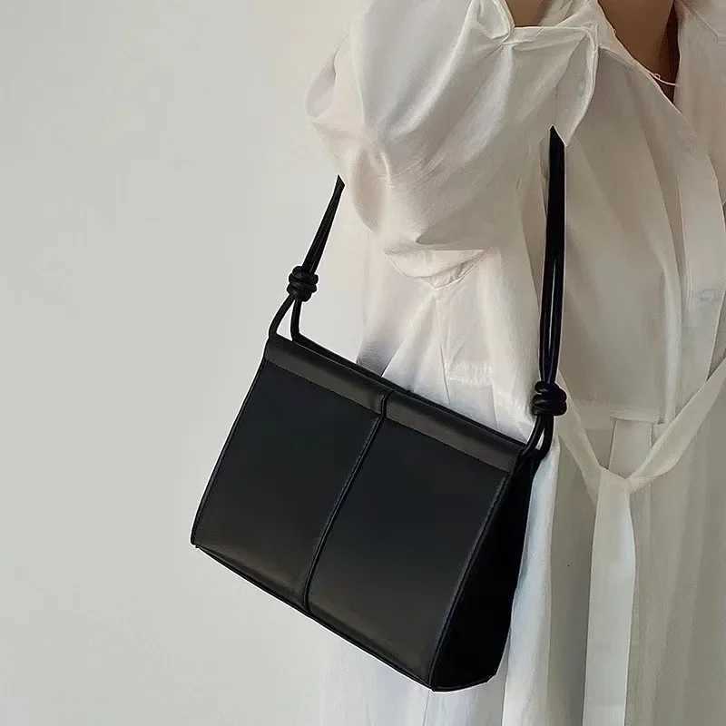 2025 Niche Design New Womens Bags Height Texture Ins Korean Style Cold Style Underarm Bag Women Square Sling Bag Shoulder BagXJ251021