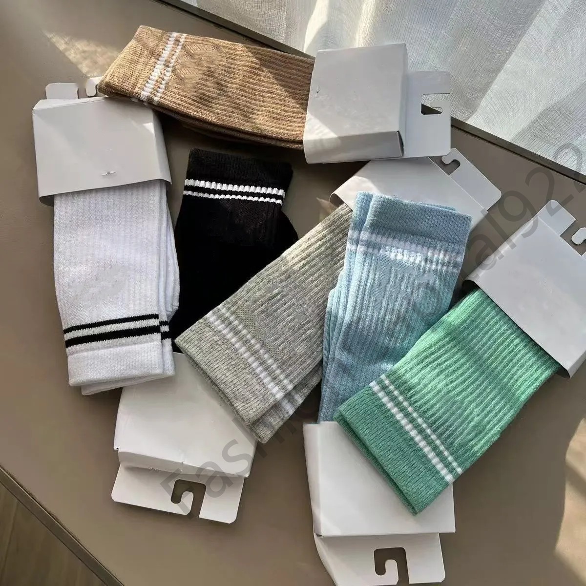 Designer Socks Half-Crew Throwback Yoga Sock Sports Sock Womans Cotton Medium Tube White Run Sock Unisex Classic Academic Style Sweat-wicking Gym Socks