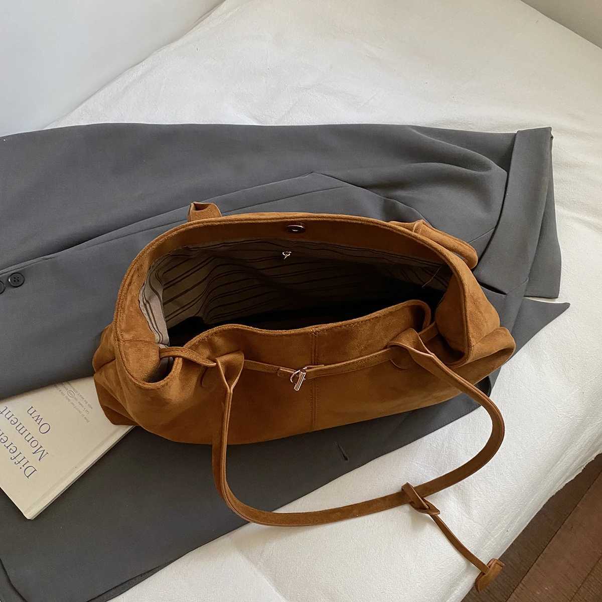 Leisure Solid Color Imitati Suede Wen Shoder Bag Butt Tab Deco Large Capacity Tote Bag for Outings Shopping Y251021