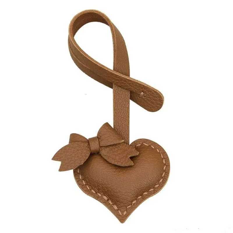 Novelties Rustic PU Leather Love Key Chain Fashion Leading Men and Women Car Bag HEART Key Ring Pendant Jewelry Gift W251021