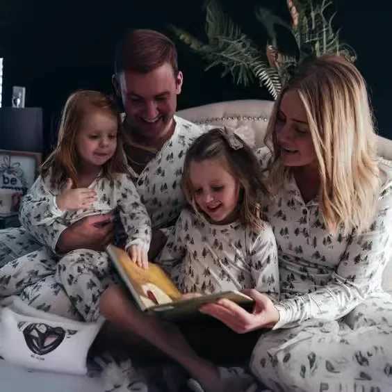 New Years Costumes Mom Dad Kids Matching Christmas Pajamas Set Allover Print Soft Loose Sleepwear Xmas Family Look Holiday Wear L2510210Q28