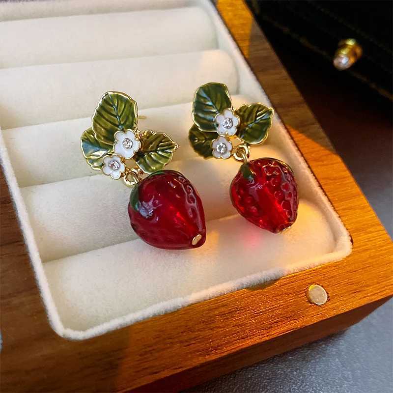 Cute Simulation Red Strawberry Dangle Earring New Fruit Strawberry Earring Female Sweet Girl for Women Party Jewelry Gifts J251021