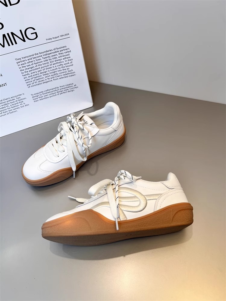 2025Niche design red German training shoes women's new fashion embroidered platform casual sports shoes in early spring