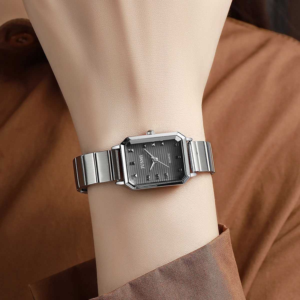 Fashion luxury exquisite alloy material Womens quartz suitable for Christmas Halloween holiday giftXJ251021