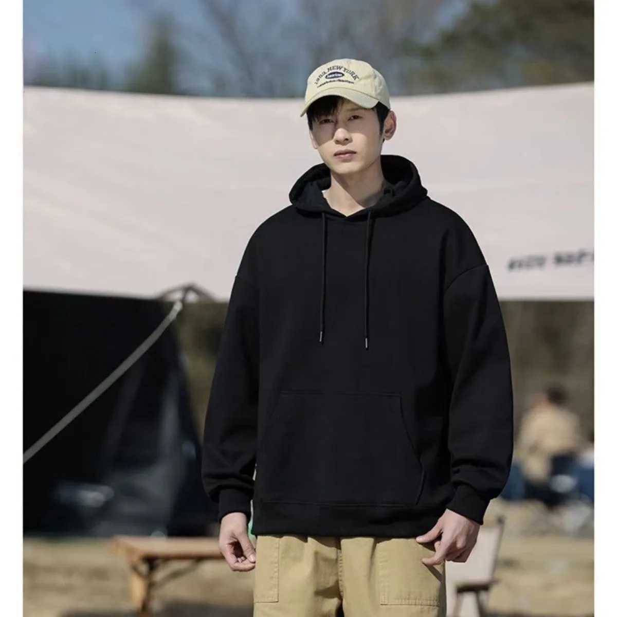 2025 Fashion Casual Hoodies Men Wholesale Plain White Pullover Hoodie Unisex Sweatshirt with Hood Popular Versatile Streetwear W251021