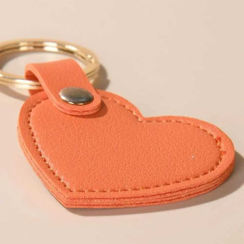 Leather Heart Shape Keychain Colorful Pendant Fashion Simple PU Classic Charm Car Keyring Birthday Gift W251021