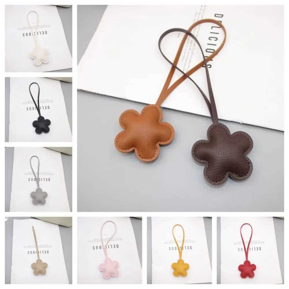 PU Leather Keychain Cartoon Flower Fashion PU Leather Hanger 13 Colors Car Keyring Bag Pendant for Women W251021