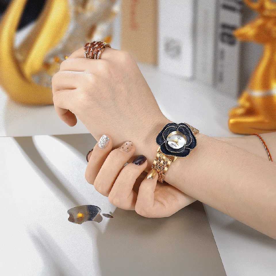 Fashionable ThreeDimensional Art Camellia Decoration Exquisite and Versatile Light Luxury Quartz Suitable for Daily Wear or as a GiftXJ251021