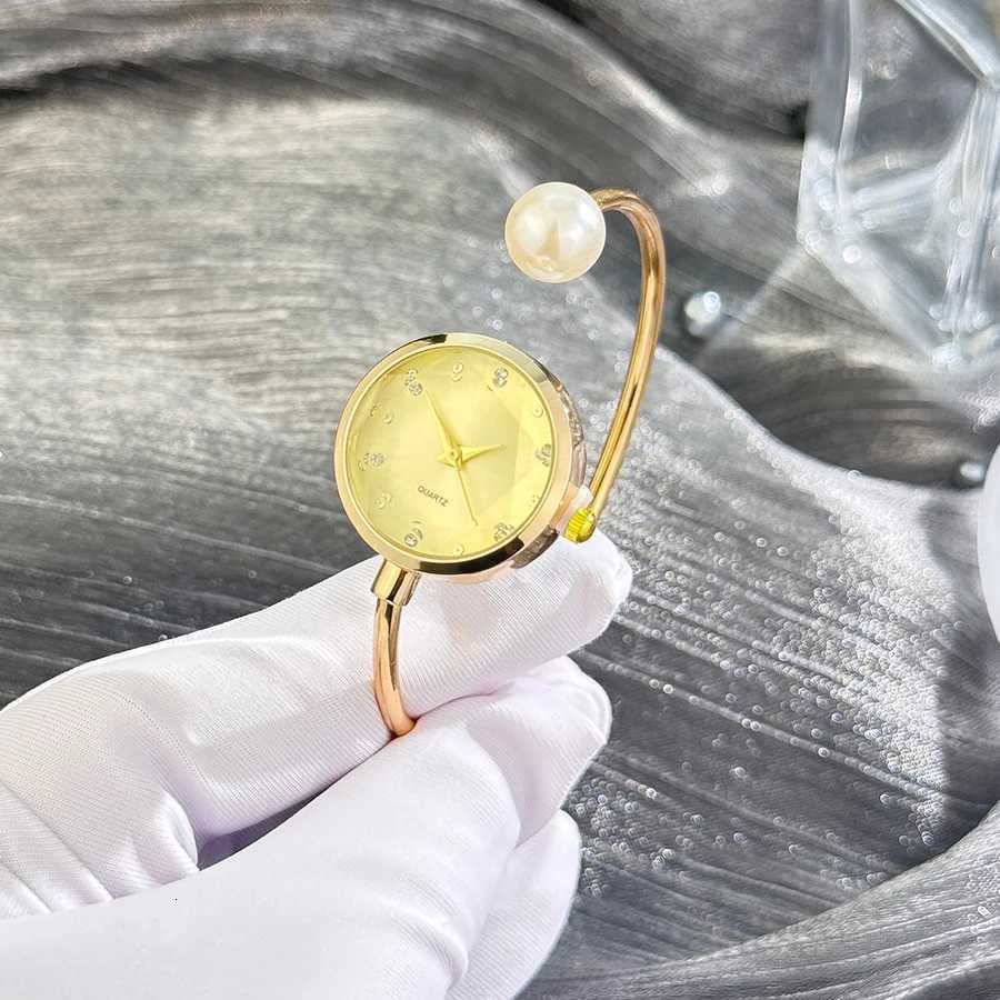 Womens Slim little bracelet 1 large pearl diamond cut glass rhinestone dial Minimalist quartz BraceletXJ251021