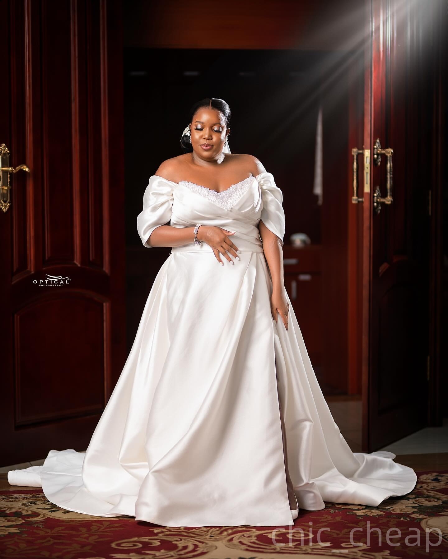 2025 Aso Ebi Plus Size Ivory A-line Mermaid Wedding Dress Pearls Satin High Split Sweetheart Vintage Bridal Gowns Dresses robe de mariee ZHJ044