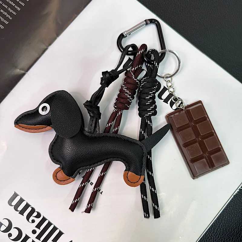 Vintage Brown Autumn And Winter Leather Sausage Dog Chocolate Suitable For Mobile Phone Bags Keychains Mens And Womens Pendants J251121