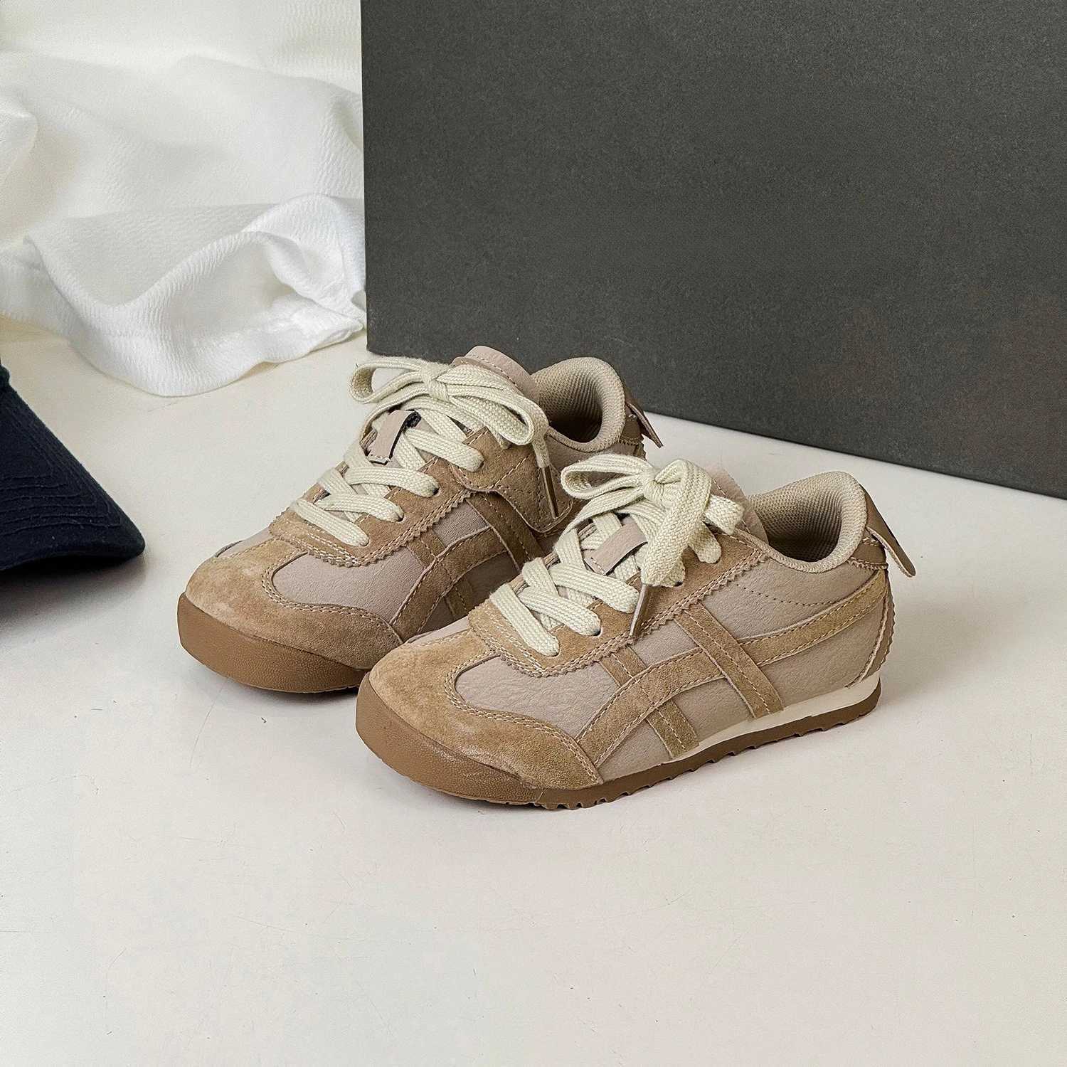 Luxury Boys/Girls Kid's Fall Athletic Footwear with Secure Fit: Slim Sole Comfortable Walking Trainers