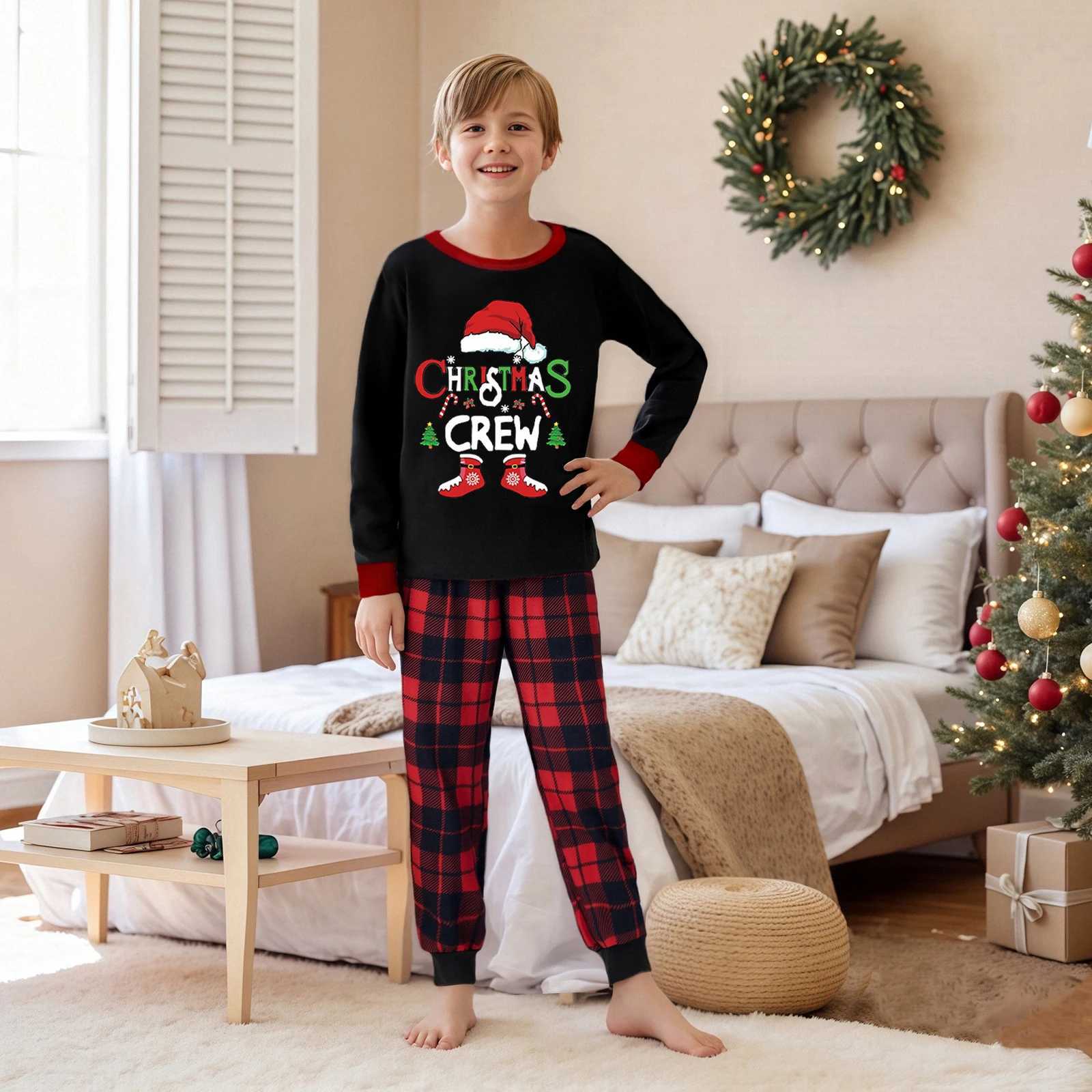 Christmas Family Matching Outfits Mom Dad Kids Pajamas Sets Baby Rompers Casual Loose Sleepwear Xmas Family Look Pyjamas L251021SBUV