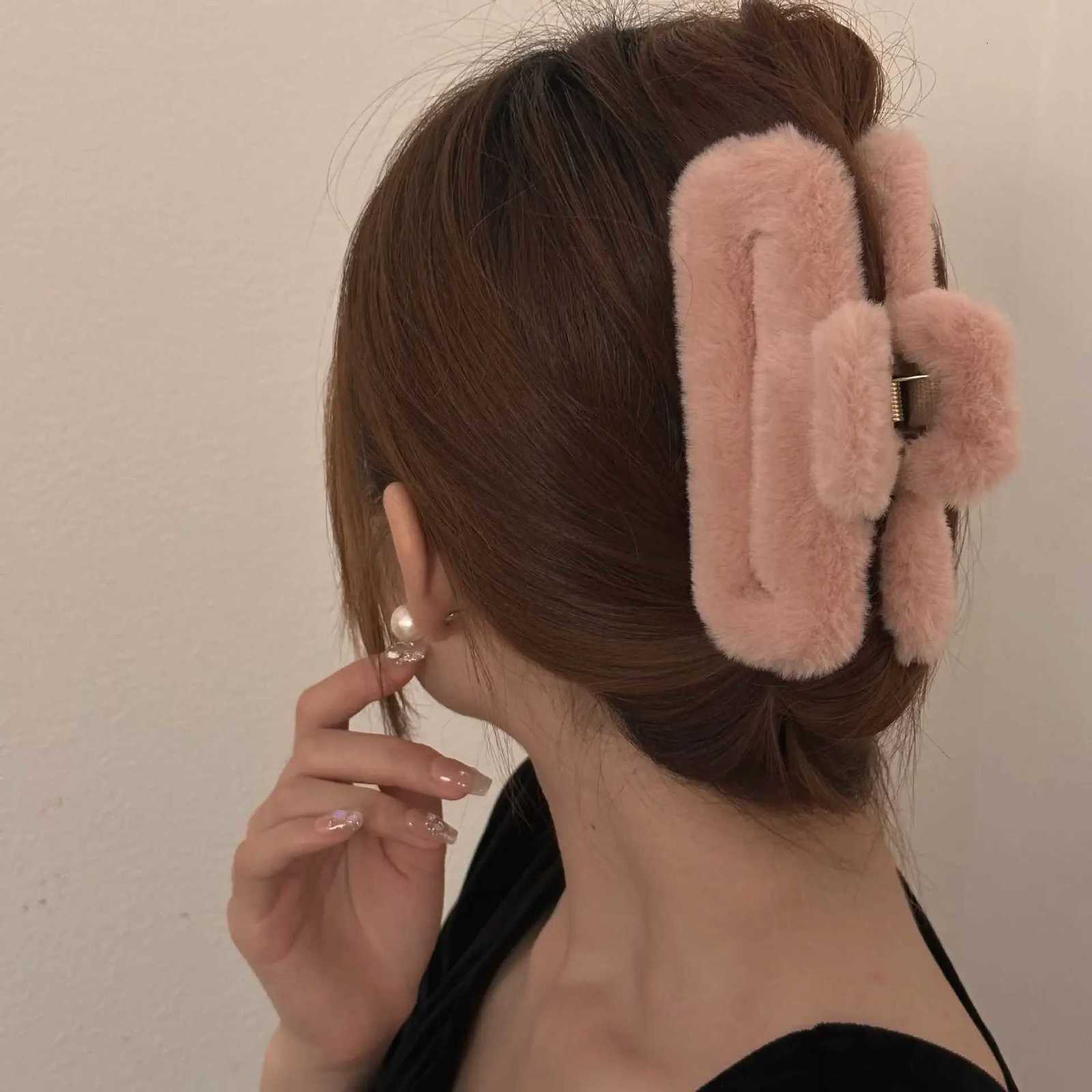 Winter Plush Square Hair Claw for Women Korean Elegant Acrylic Hairpins Faux Fur Hair Clip Pink Barrette Crab Hair AccessoriesW254021