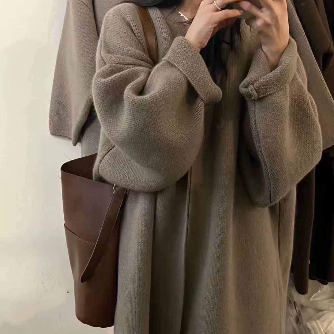 Autumn and winter new women's slim fit knitted cardigan designer elegant and fashionable loose jacket long sleeved jacket