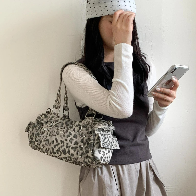 Retro Leopard Print Crossbody Bag with Studs Fashion Handle Bag for Women Commuting and leisure wear bag 251015