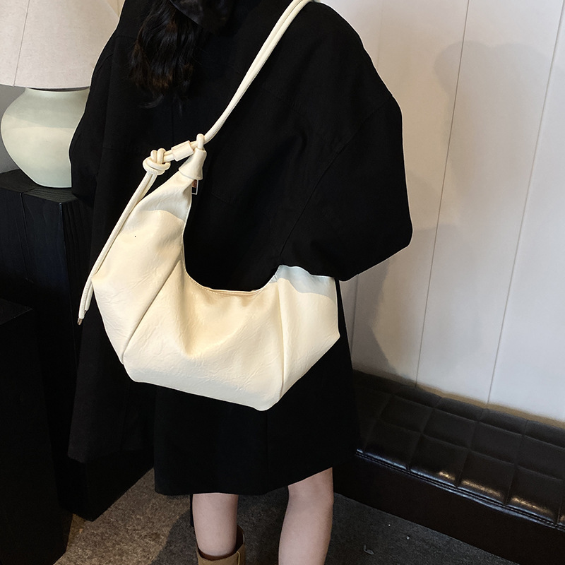 Autumn And Winter New Designer Bag Retro Style Luxury Handbag Casual Fashion Dumpling Bag New Large Capacity Pleated Armpit Bag Minimalist Commuting B