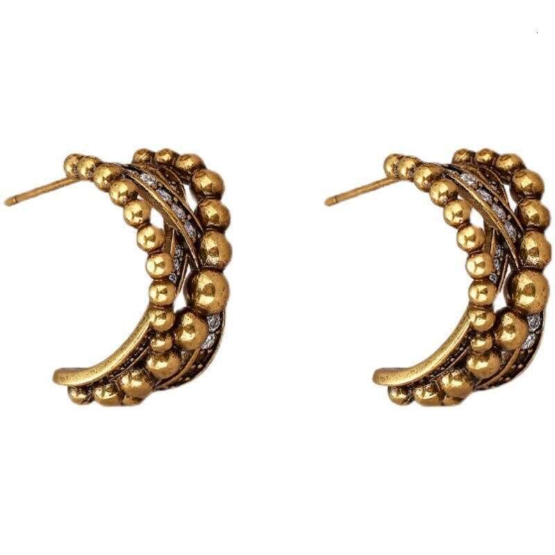 New Personality Designer High-end Feel Light for Women Fashionable Elegant Versatile Design Statement Earrings