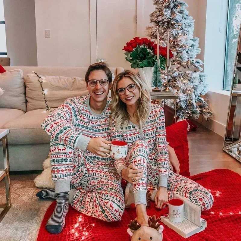 2025 Christmas Family Matching Pajamas Elk Print Mom Dad Kids Clothing Set Baby Romper Soft Sleepwear Holiday Look Pjs Xmas Wear L251021Y1PS