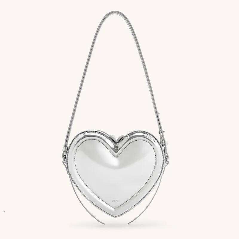 Fashion Heart-Shaped Niche Design Sweet Cool Heart Bag Single Shoulder Crossbody For Women Sac Femme 2025 New 251021