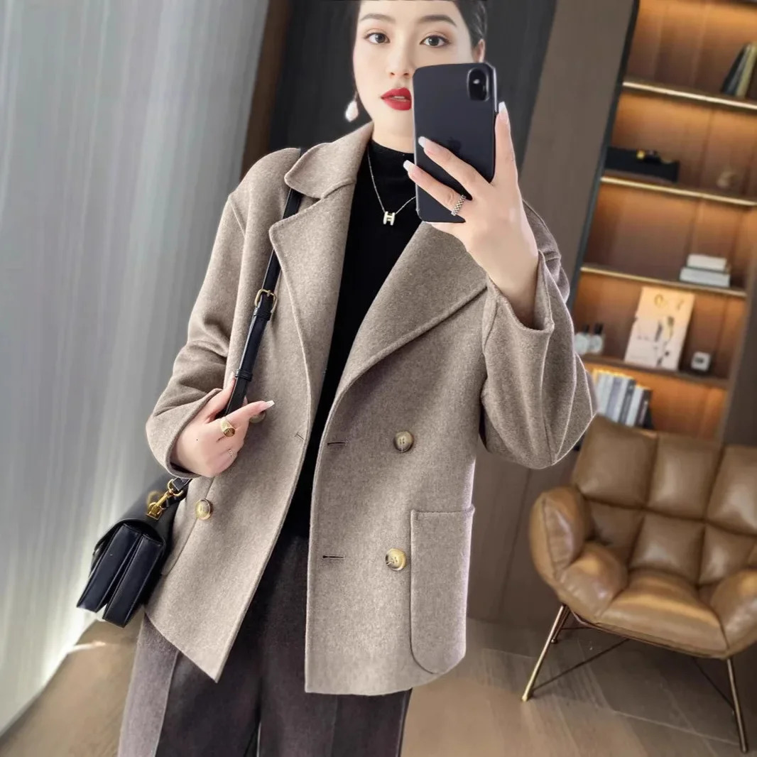 Womens Woolen Coat Short Loose Fit Autumn Winter Fashion Trend Lapel Jacket Small Size Outerwear AntiSeason Suit Style 251021