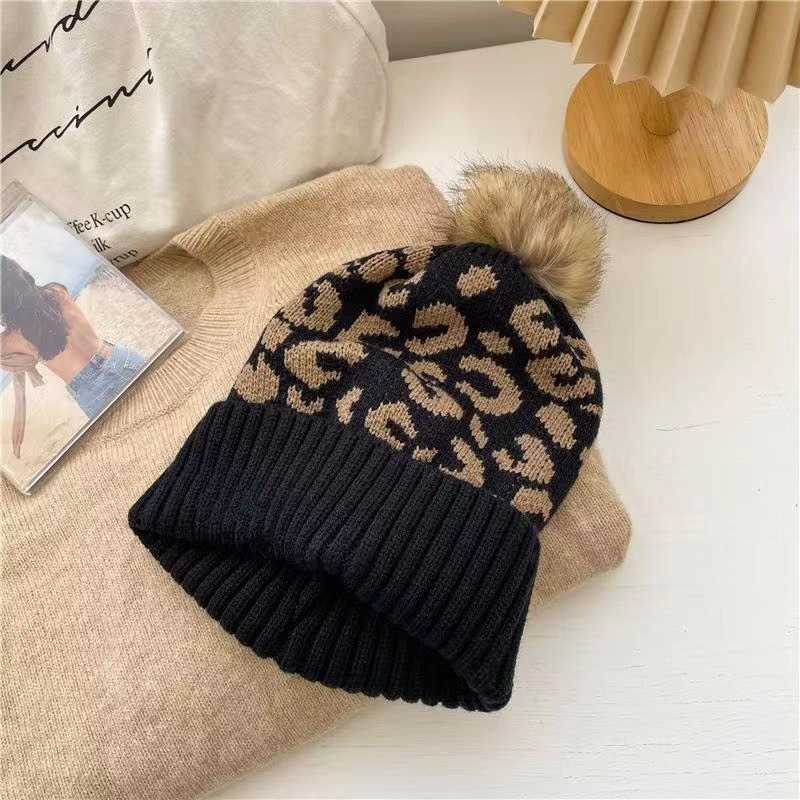 New Autumn Winter Versatile Style Leopard Print Knitted Hat Fashionable Warm Rolled Edge Womens Pullover Hat H251020