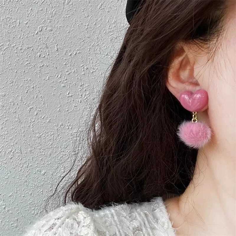 Sweet Pink Love Heart Hairball Earrings for Women Girls Temperament Furry Fluffy Ball Dangle Earring Fall Winter Kawaii Jewelry J251021