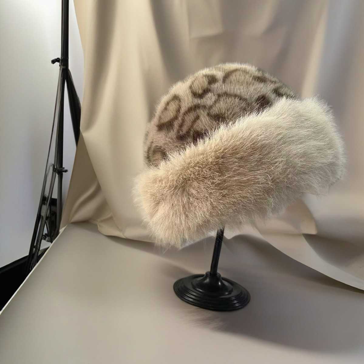 2024 New Leopard Print Hat for Women Autumn and Winter Warm Faux Fur Fashion Fisherman Hat Imitation Mink Womens Hat H251020