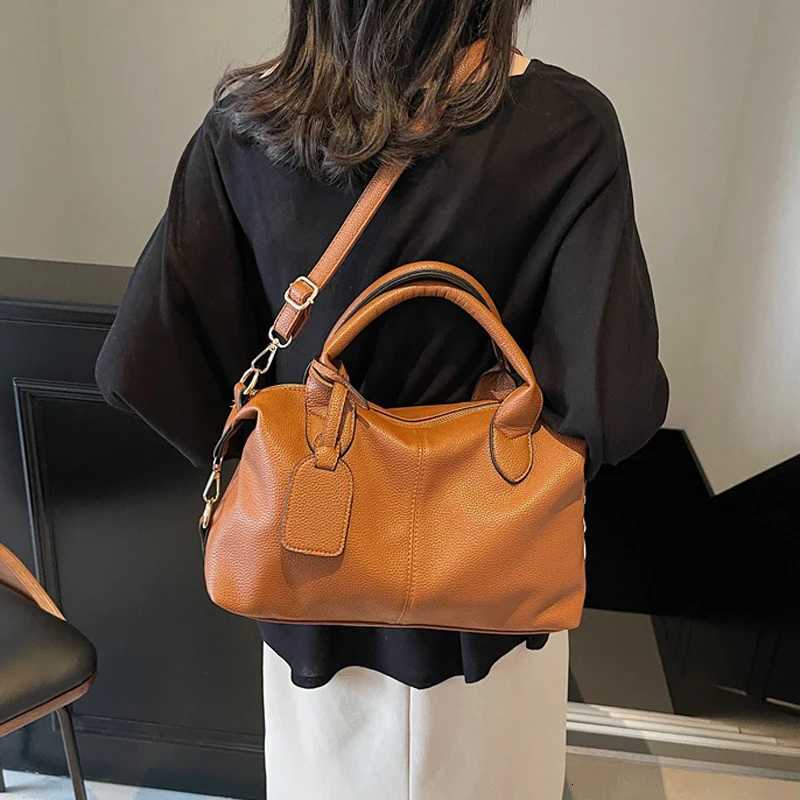 Luxury Womens Shoulder Bag Soft Leather PU Retro Solid Color Crossbody Bag Large Capacity Fashion Travel Commuter Bag Z251018