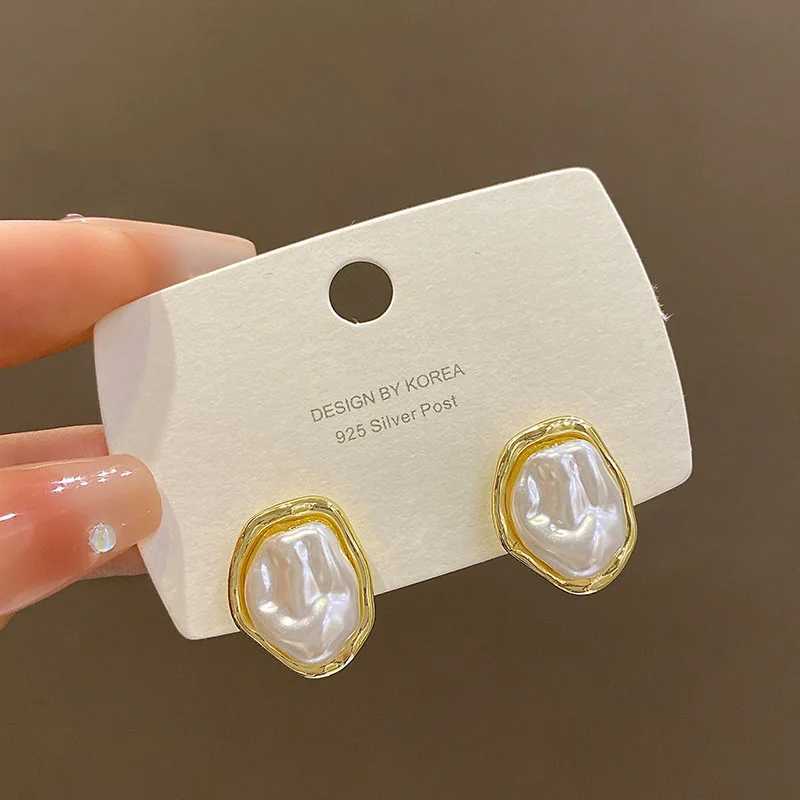 New Trendy White Oval Stud Earrings Irregular Geometric Statement Womens Unusual Earrings Gold Color Metal Side Boho Jewelry J251021