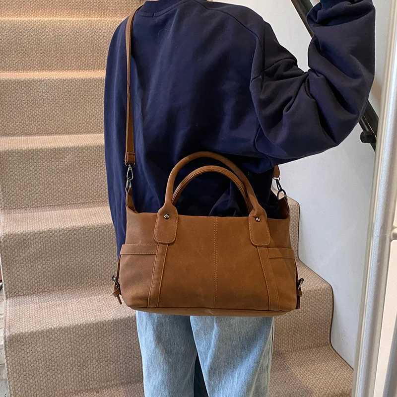 Korean retro large capacity womens bag 2024 new fashion frosted tote bag travel work handbag Z251018