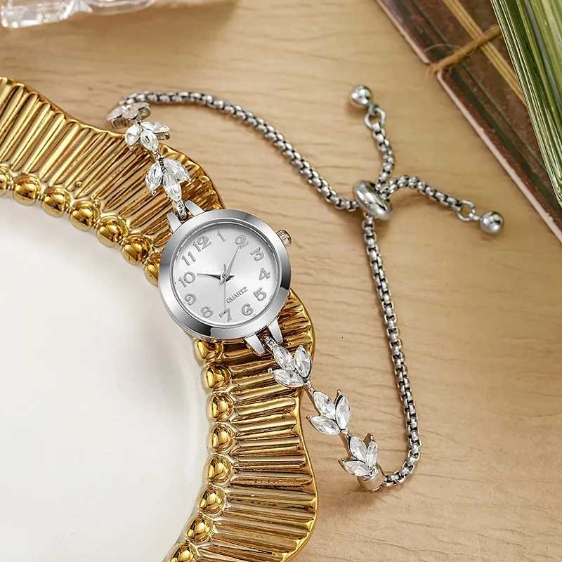 Elegant Women es Luxury Rhinestone Bracelet Quartz Reloj Mujer Girls Clock GiftWithout BoxXJ251021